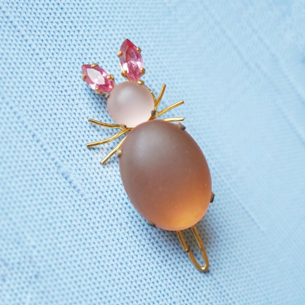 Vintage Frosted Glass Cat Brooch Peach Pink Gold Tone